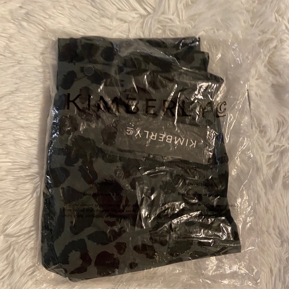 KIMBERLY Leopard Print Leggings - Picture 2 of 8